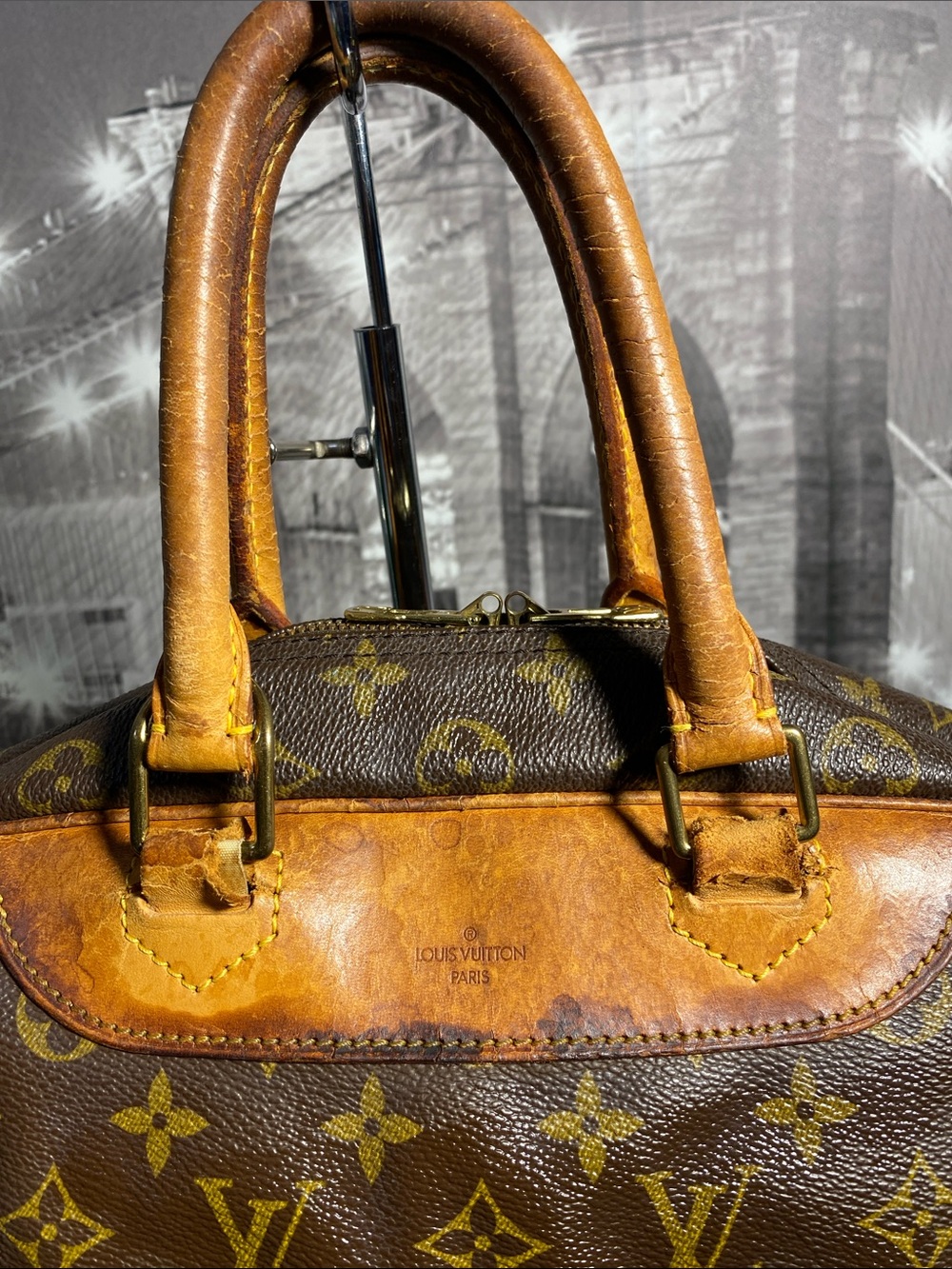 Authentic Louis Vuitton Deauville Monogram Boston Handbag - Picture 17 of 17